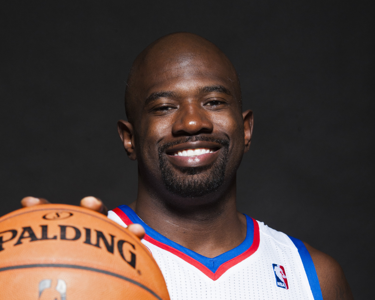 Джейсон Ричардсон с баскетбольным мячом