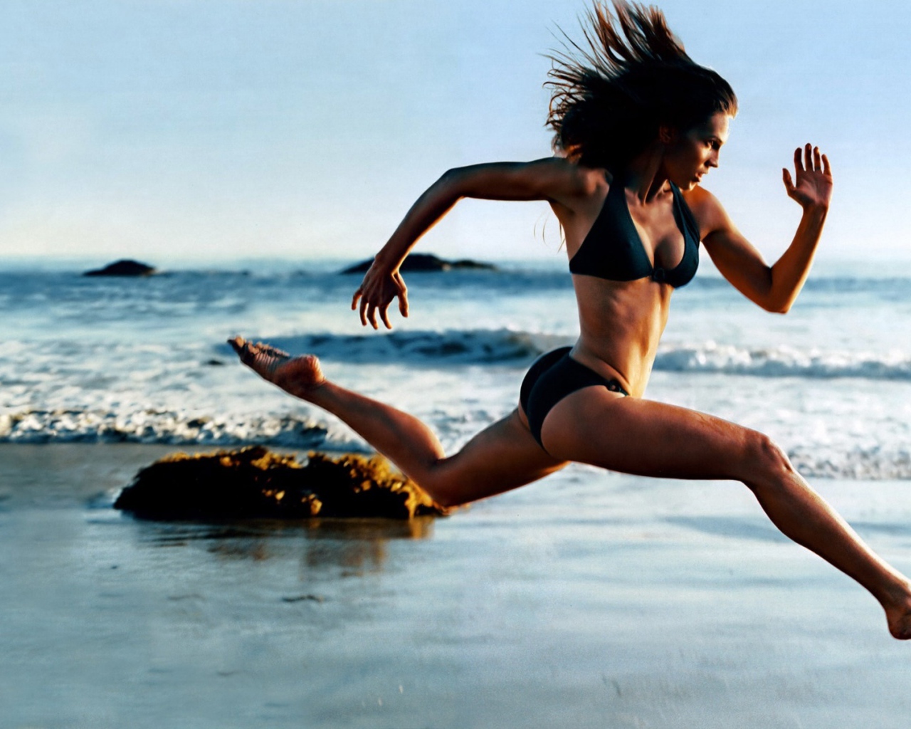 Бег на пляже