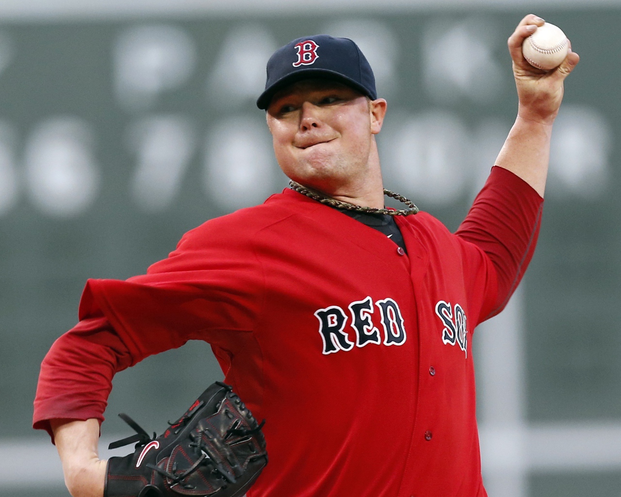 Джон Лестер бросает бейсбольный мяч