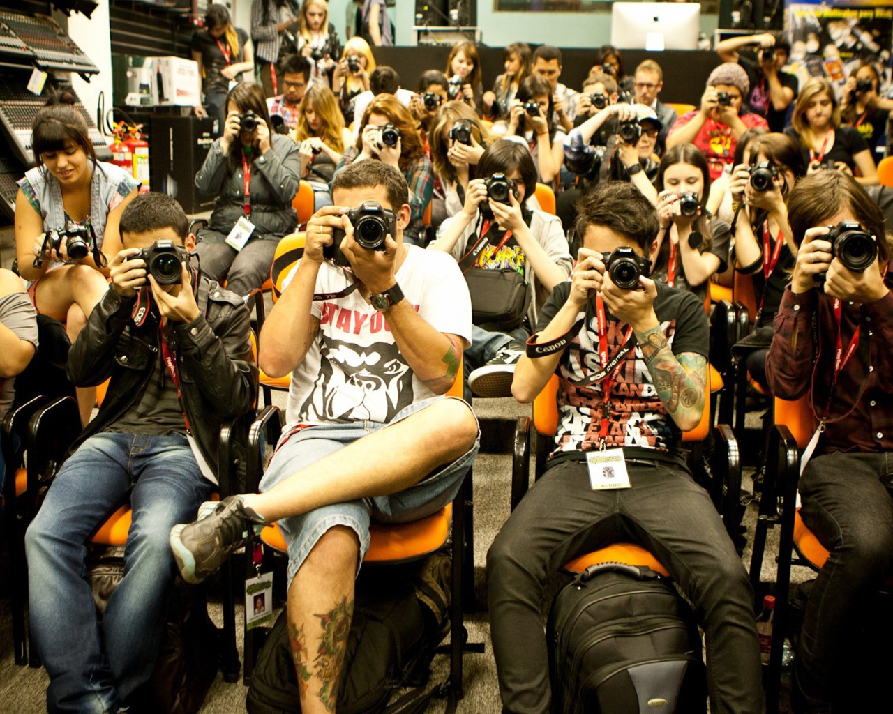 Журналист с татуировкой