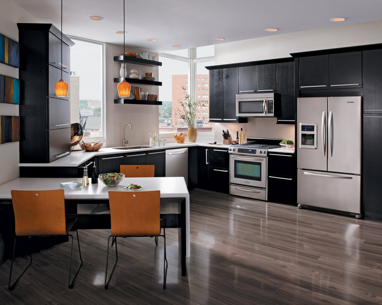 Кухонная мебель черного цвета