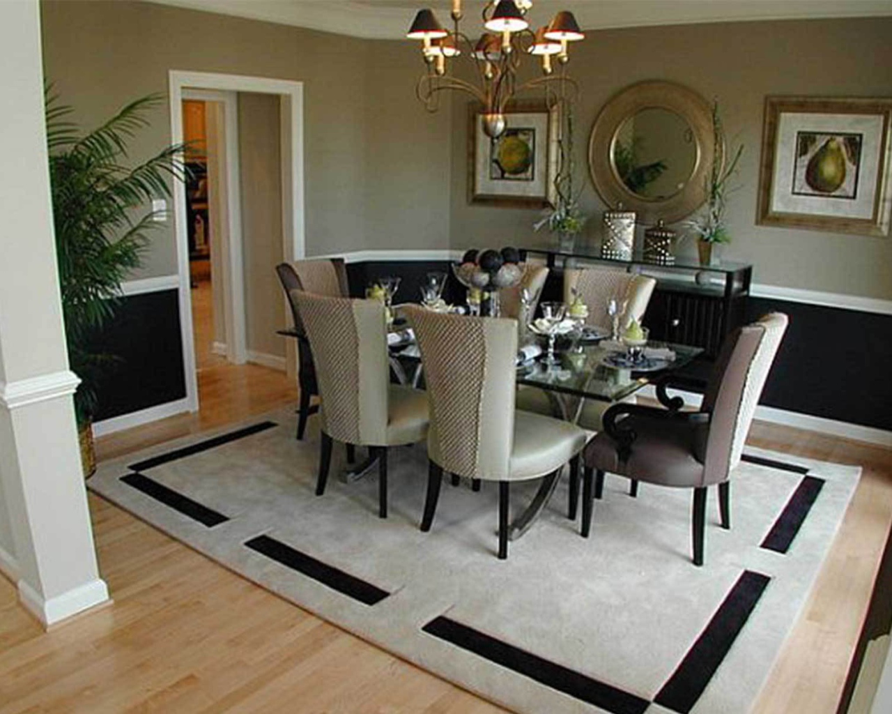 Большой ковер в столовой