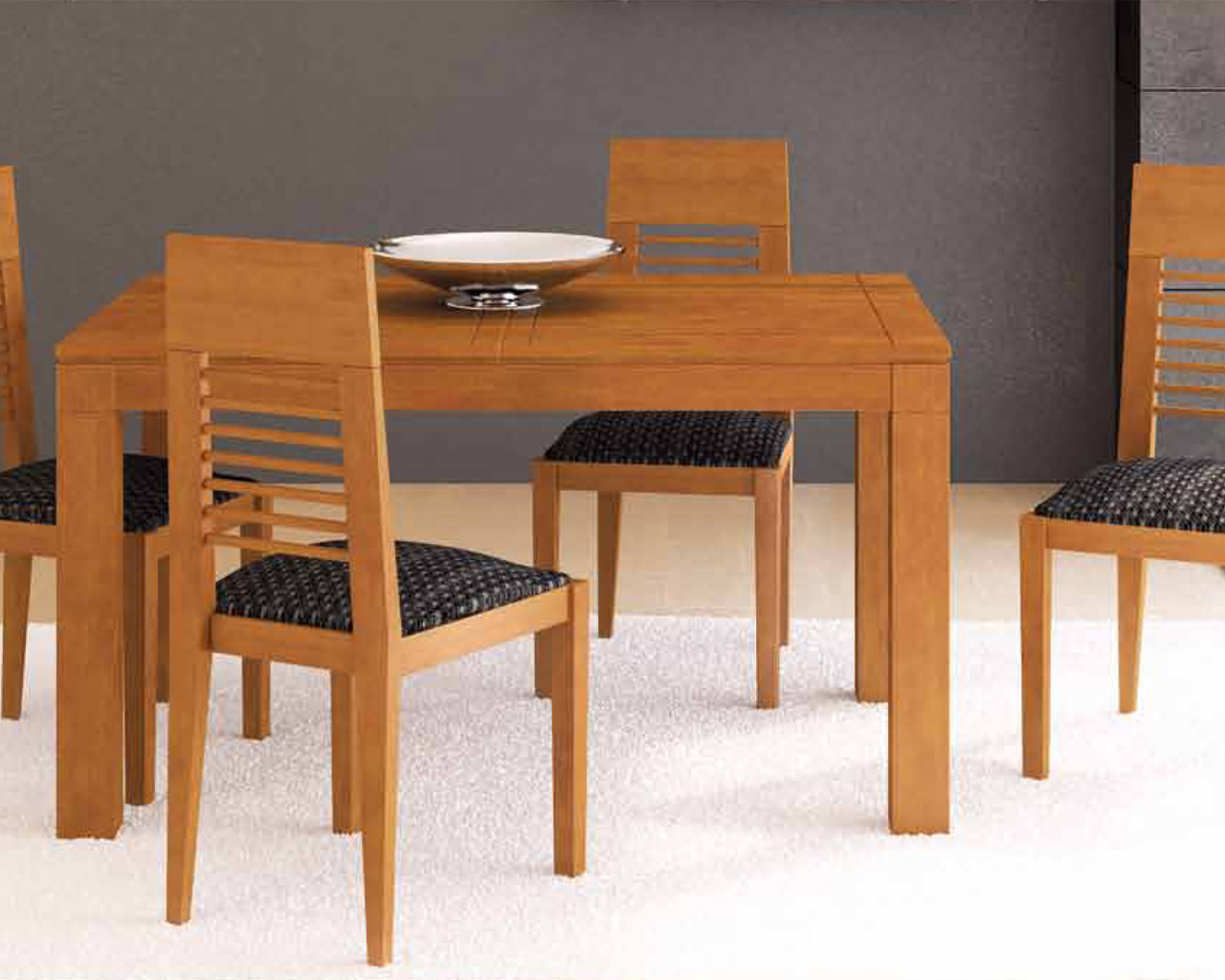 Светлая деревянная мебель в столовой