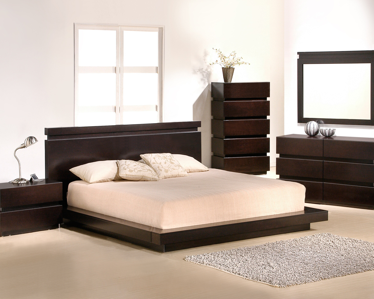 Невысокая кровать для спальни