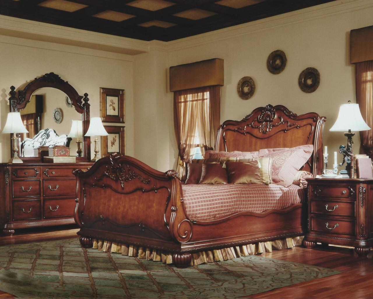 Роскошная кровать в спальне