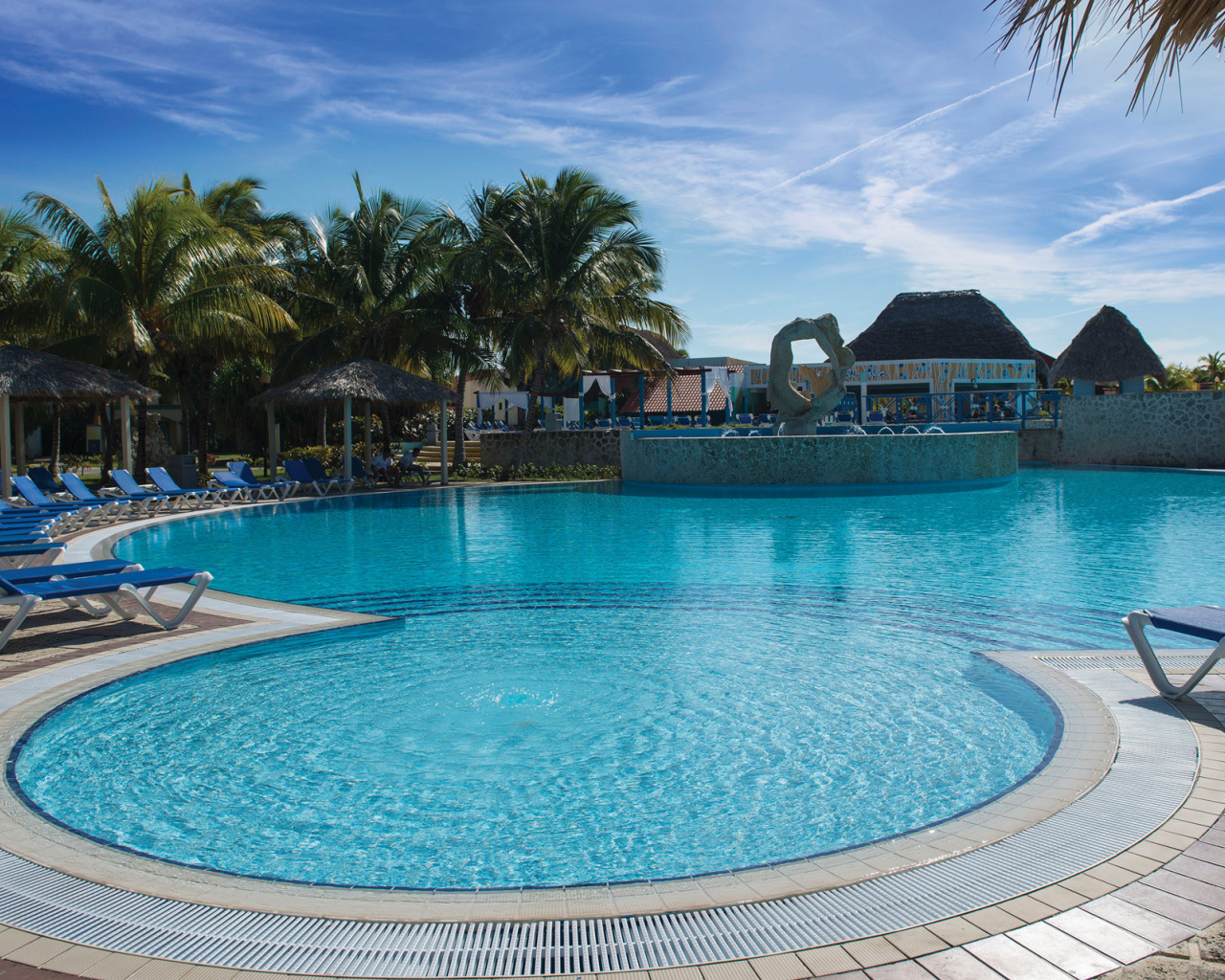 Роскошный бассейн на курорте Кайо Коко, Куба