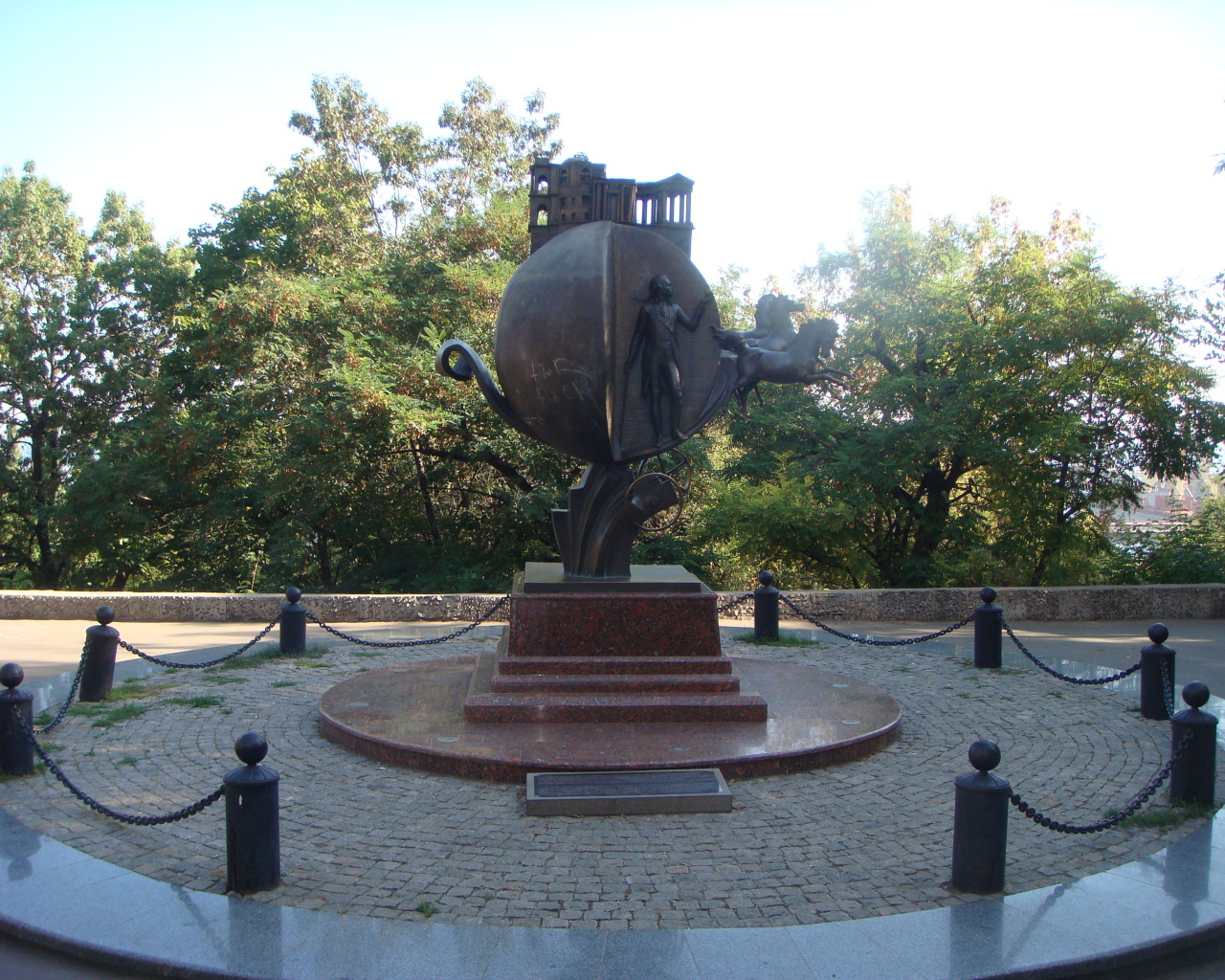 Памятник апельсину Одесса