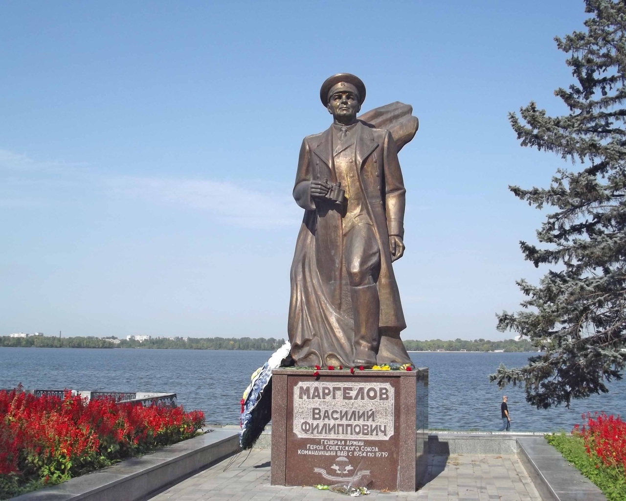 Памятник Василию Маргелову Днепропетровск