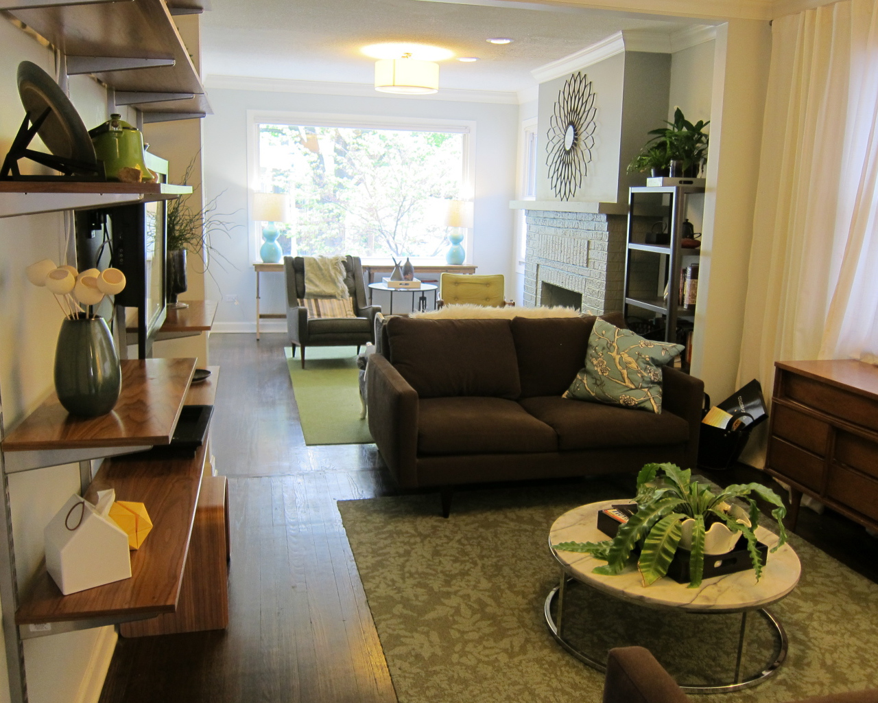 Узкая комната для гостиной