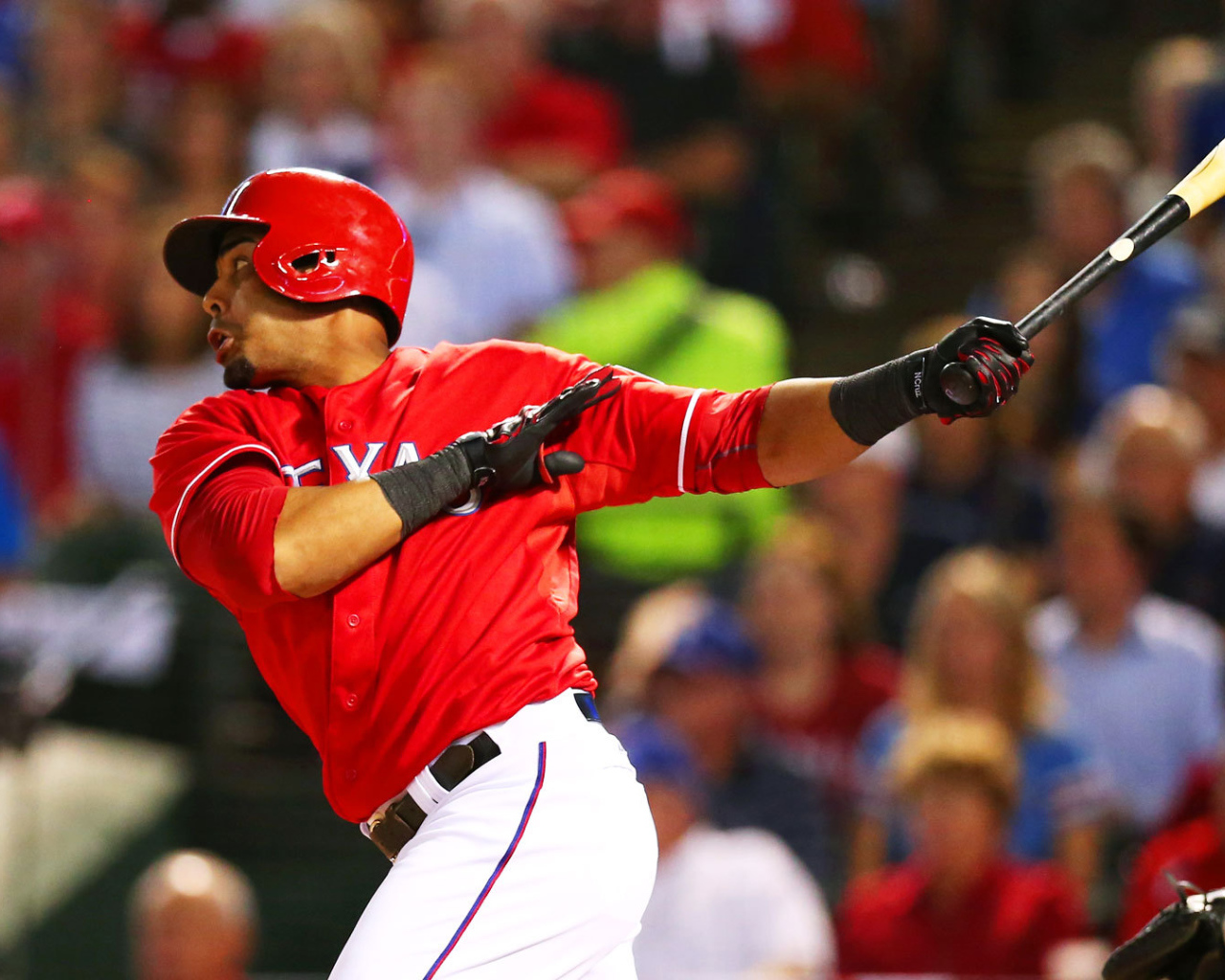 Нельсон Круз с бейсбольной битой