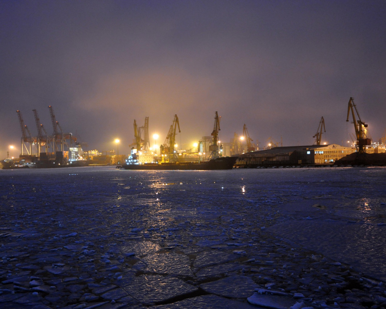 Одесский порт вечером