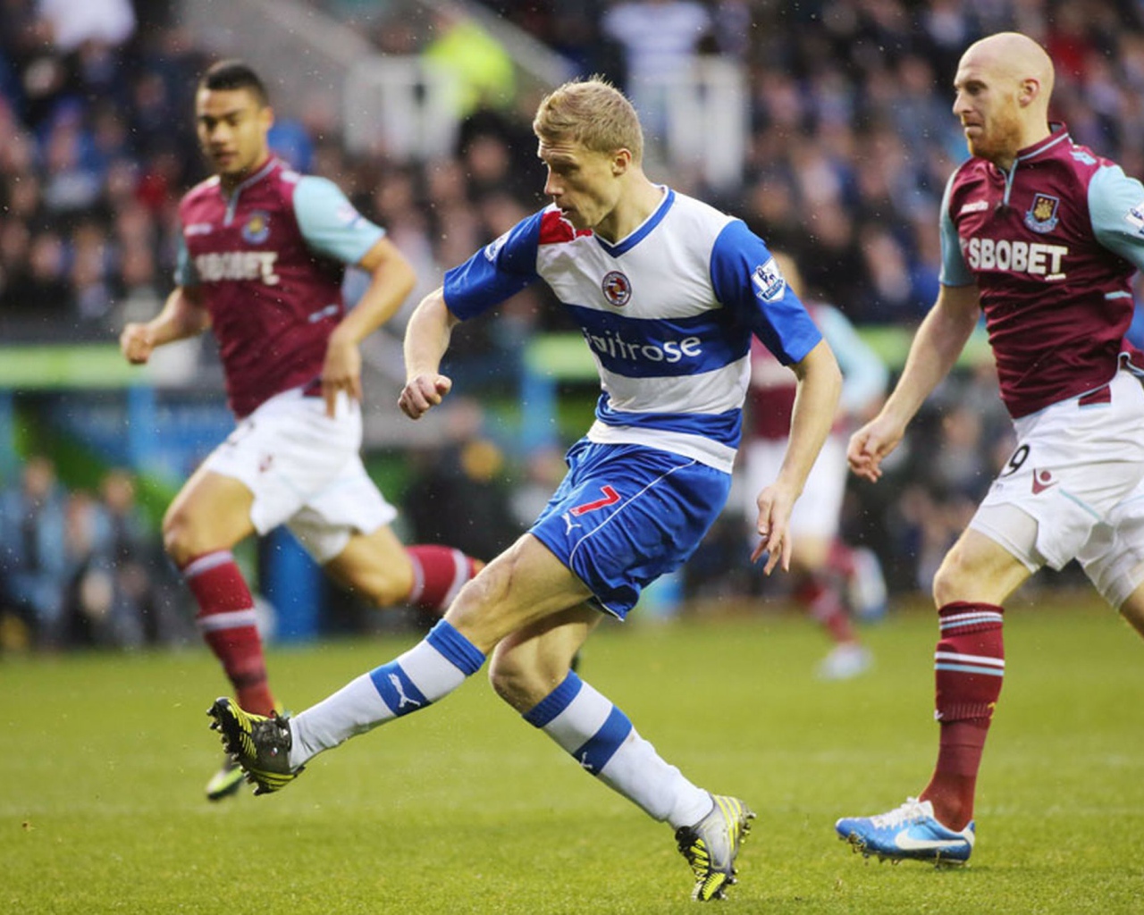 Павел Погребняк игрок сборной России с соперниками