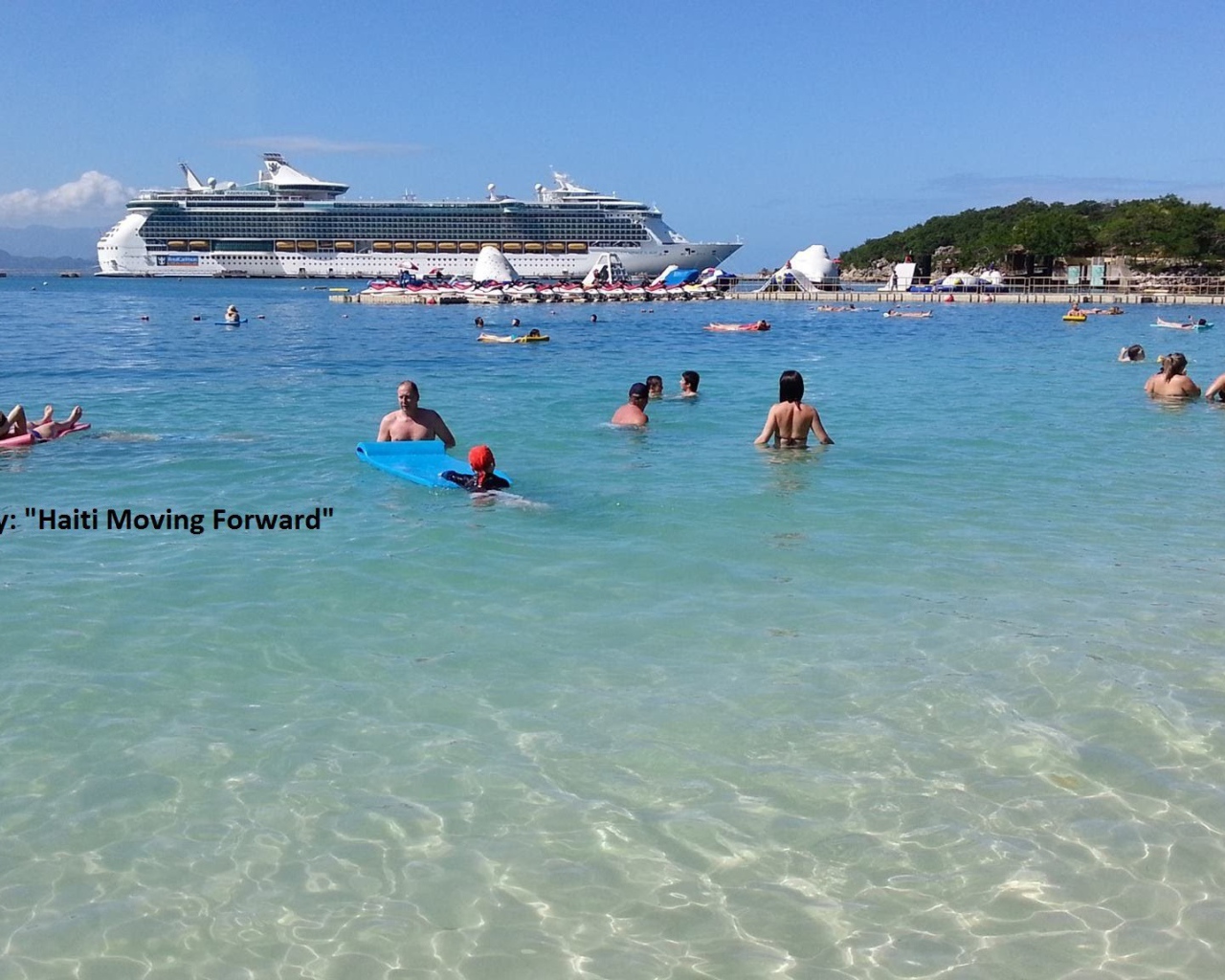 Люди веселятся в Гаити