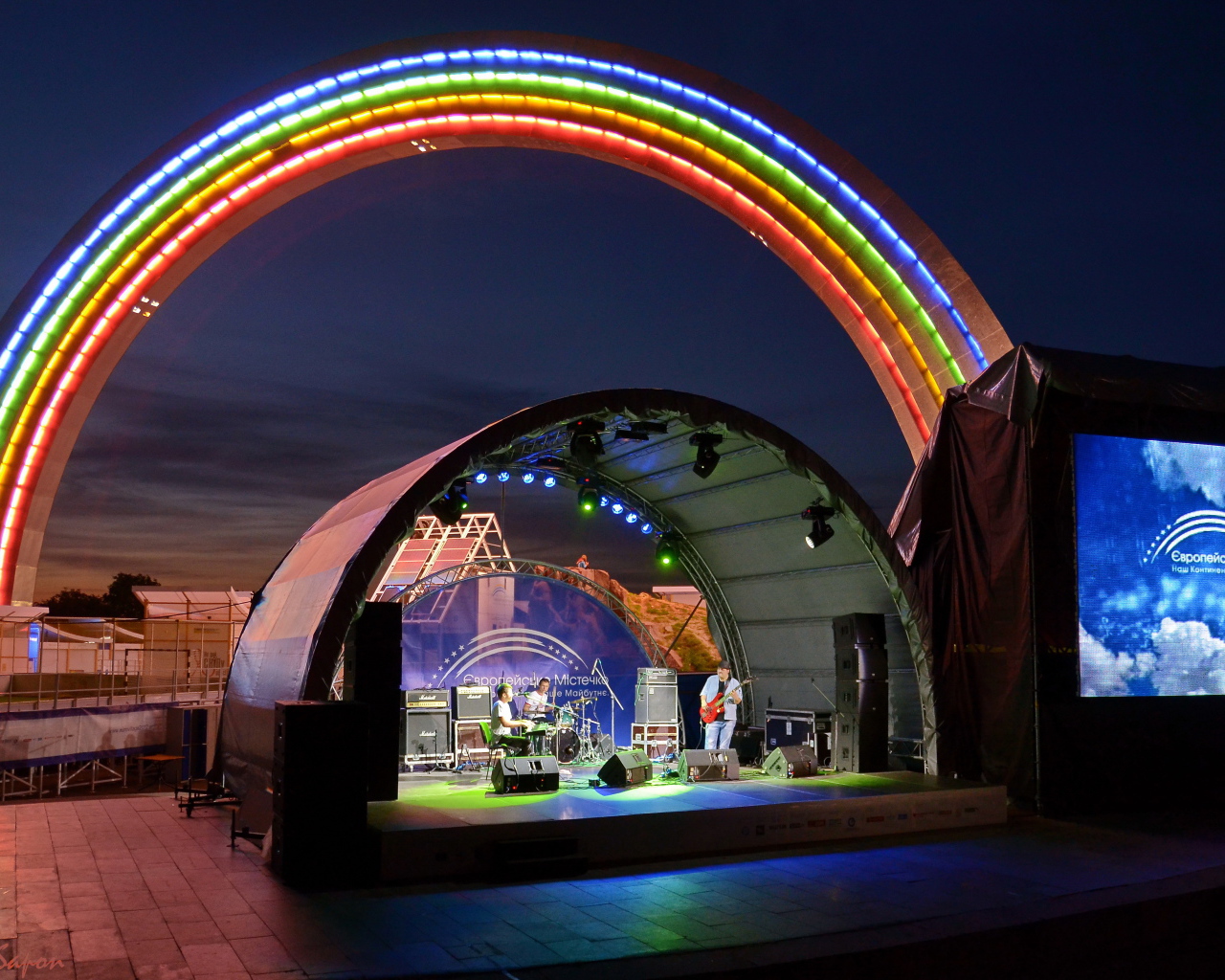 Арка Дружбы народов в Киеве