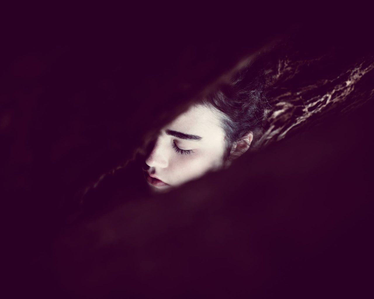 Фотография Женщина в темноте