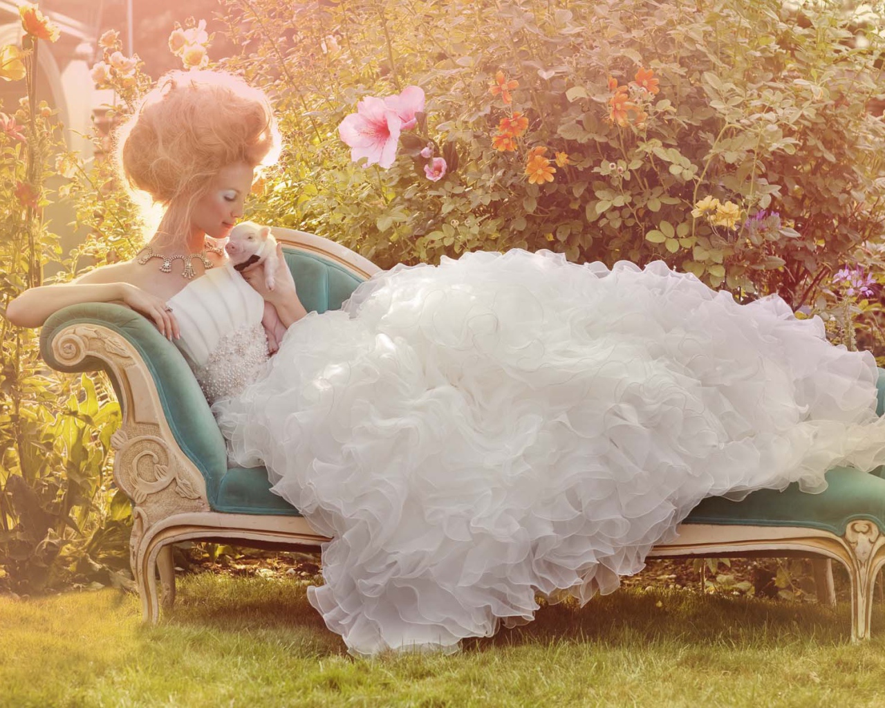 Фотография женщина в саду