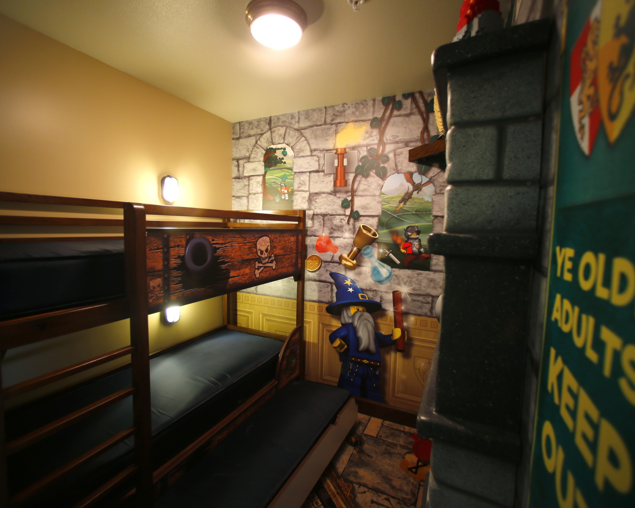 Пиратский корабль в детской