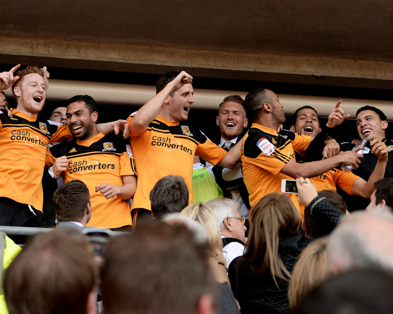 Популярный Халл Сити