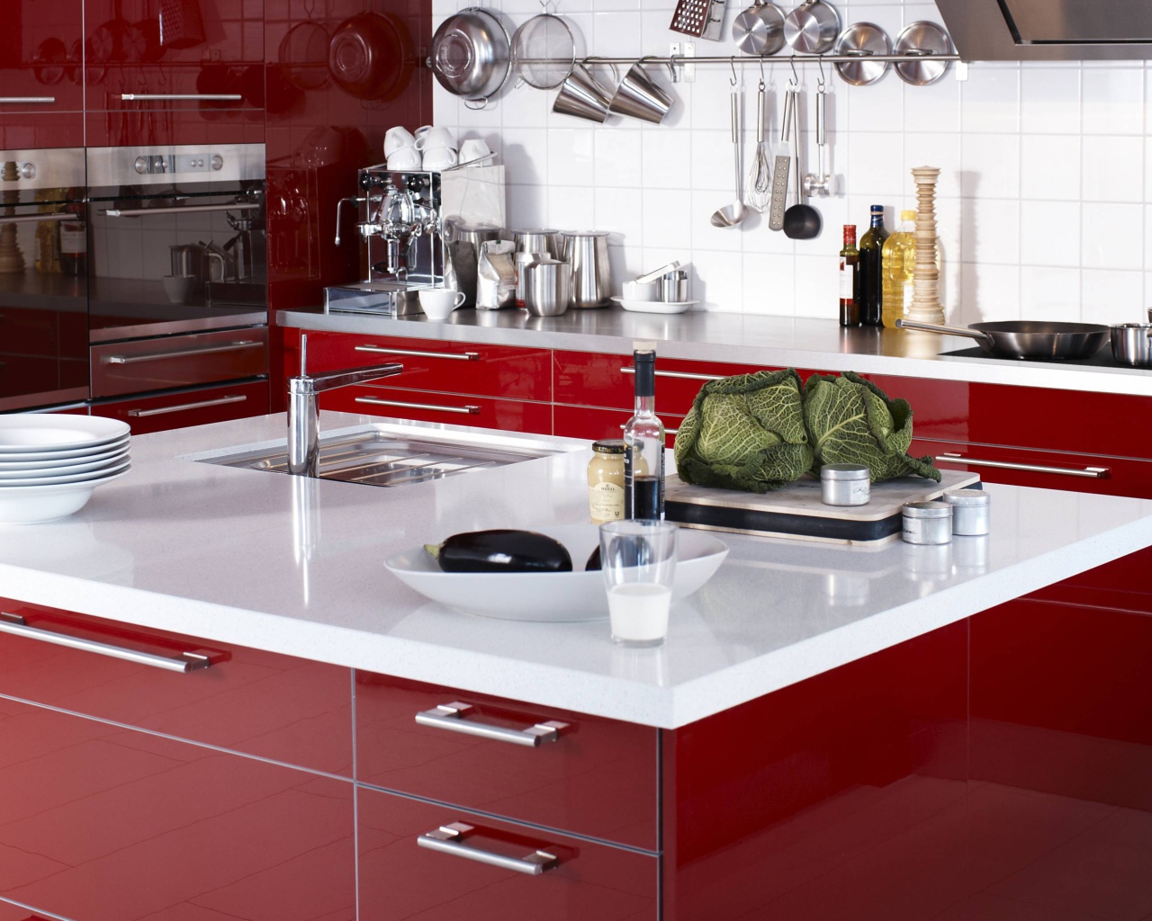 Красный цвет кухни