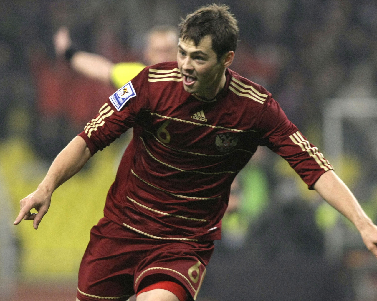 Игрок сборной России Динияр Билялетдинов на поле