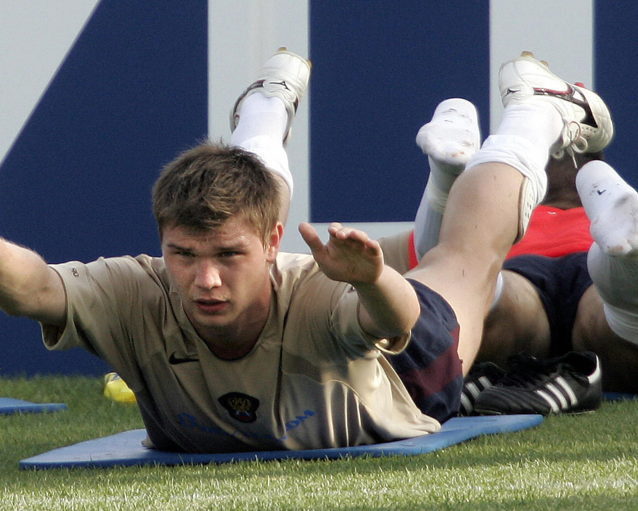 Игрок сборной России Марат Измайлов на тренировке