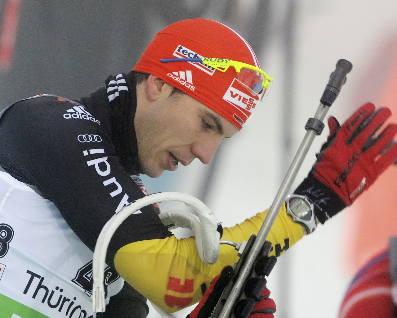 Обладатель серебряной медали немецкий биатлонист Арнд Пайффер на олимпиаде в Сочи