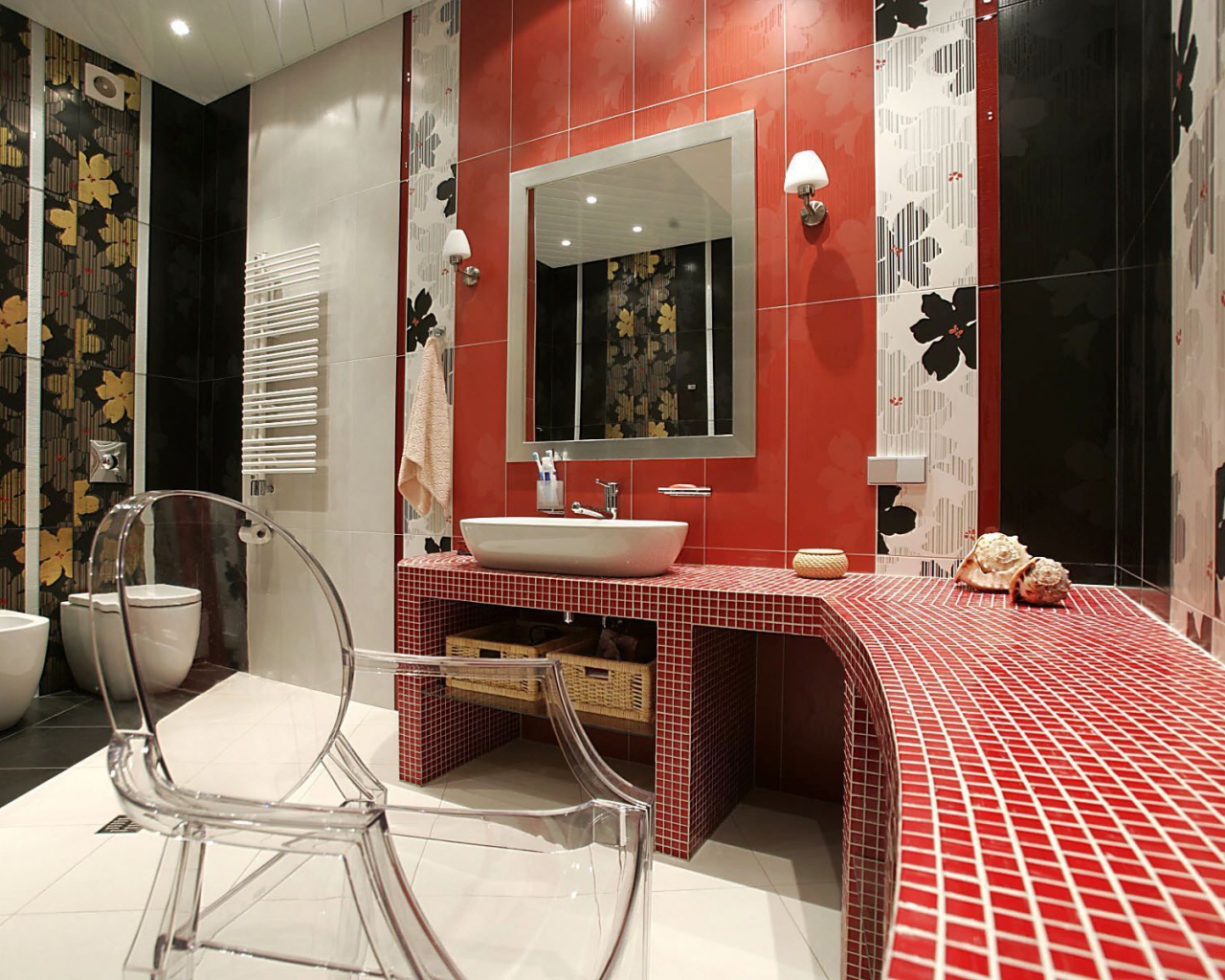 Мелкие красные плитки для ванной