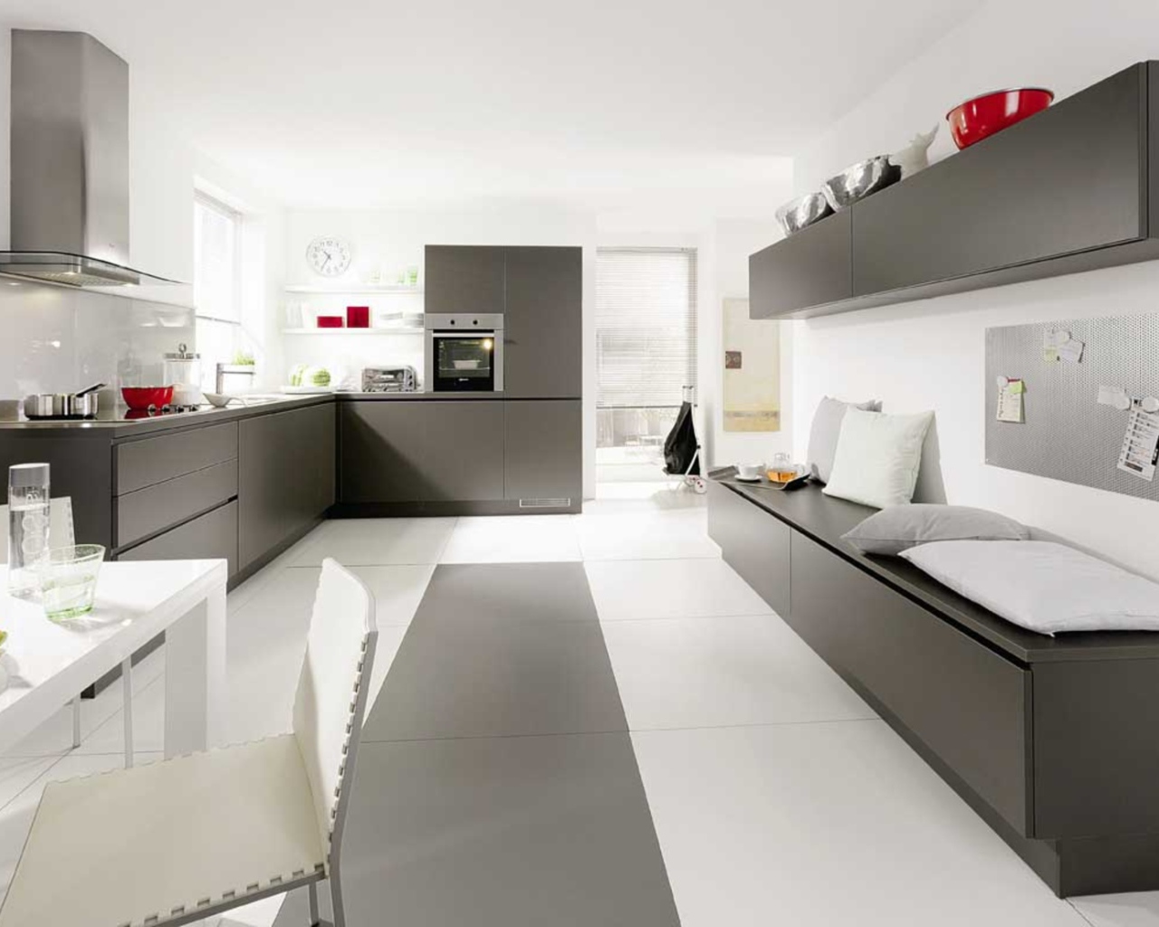 Строгие линии в дизайне кухни