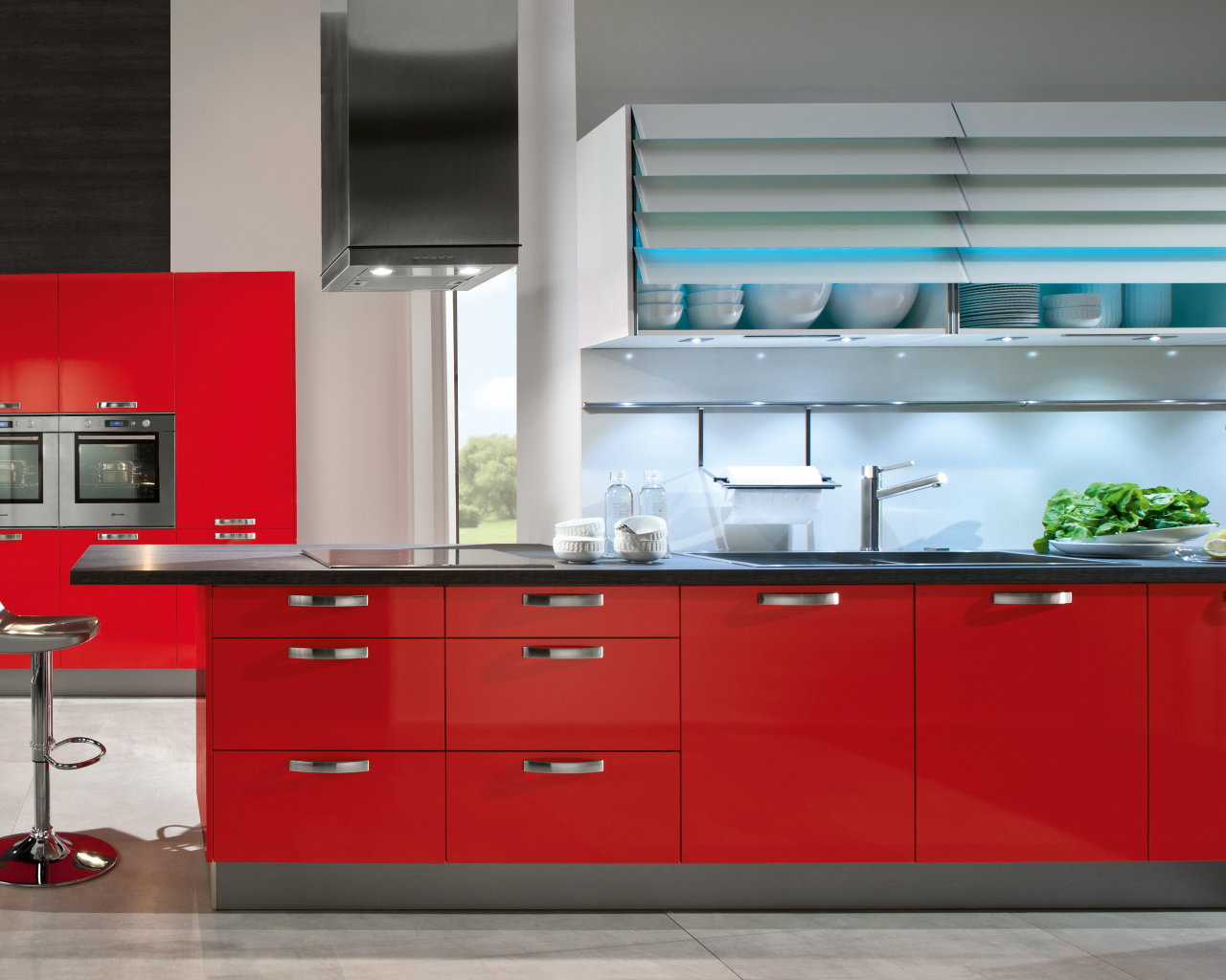 Стильная красная кухня