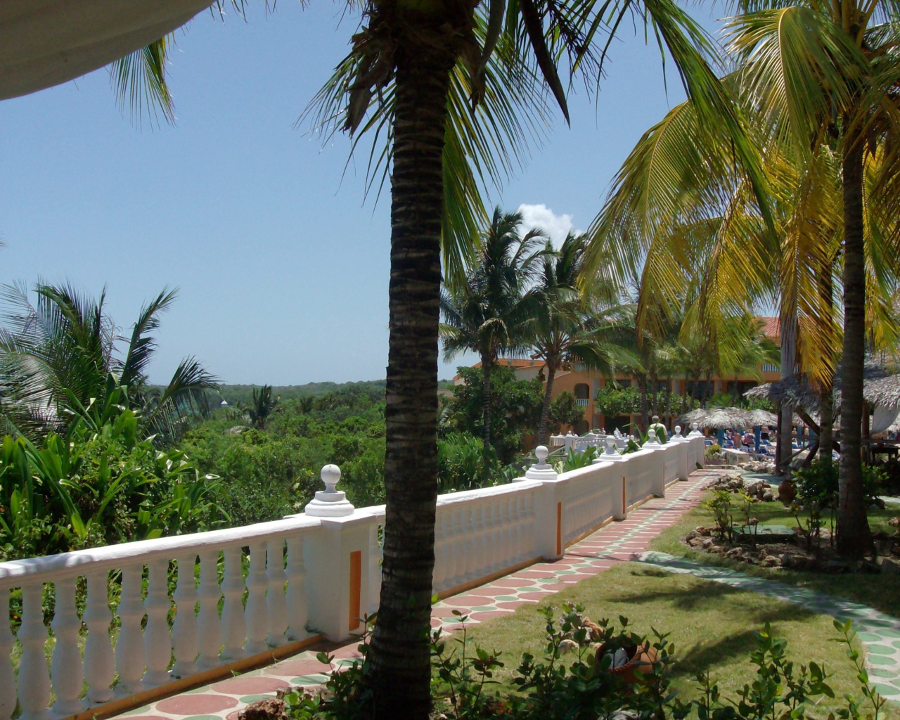 Терраса на курорте Гуардалавака, Куба