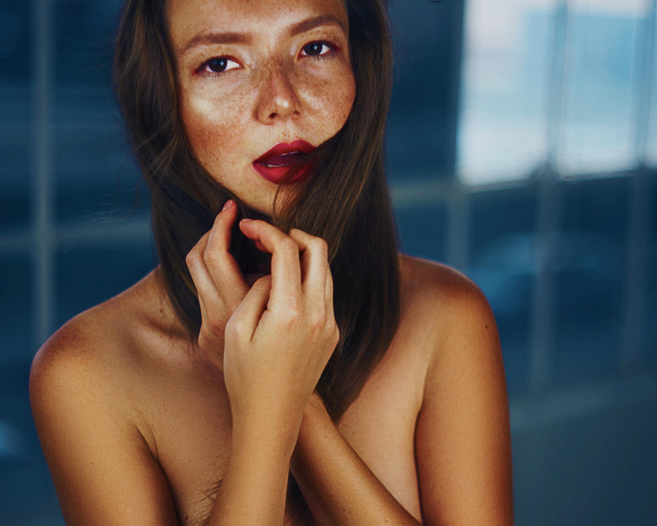 Фотография девушки брюнетки