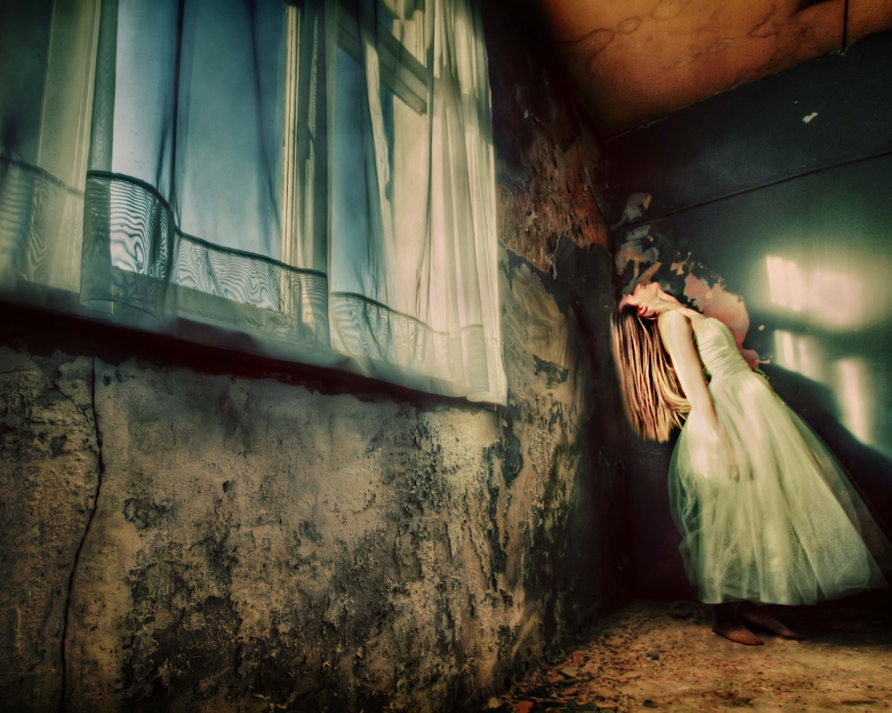 Фотография Девушка в белом платье