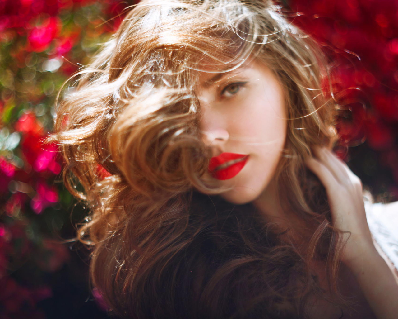 Фотография красивой девушки