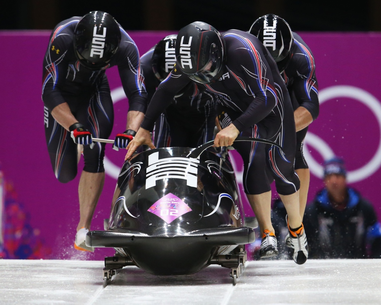 Обладатели бронзовой медали сборная США бобслеисты олимпиада  в Сочи