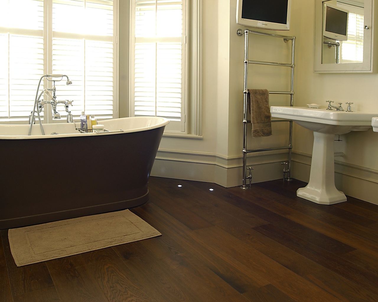 Напольная ванная