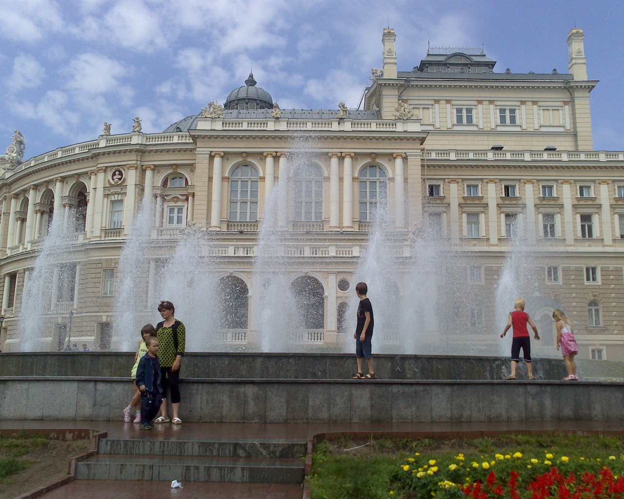 Фонтан у Оперного театра