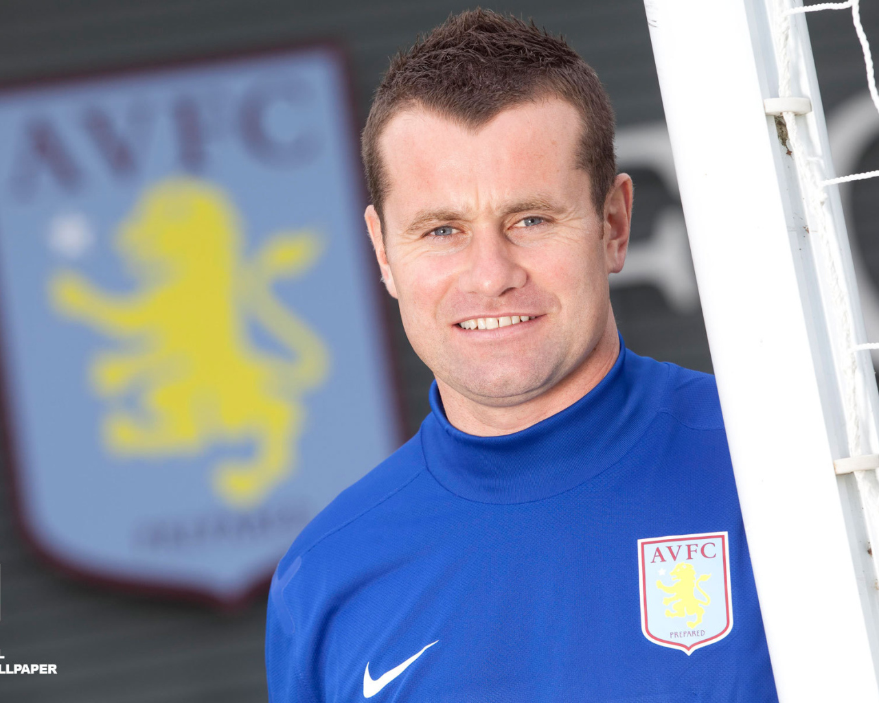 Популярная футбольная команда Англии Астон Вилла