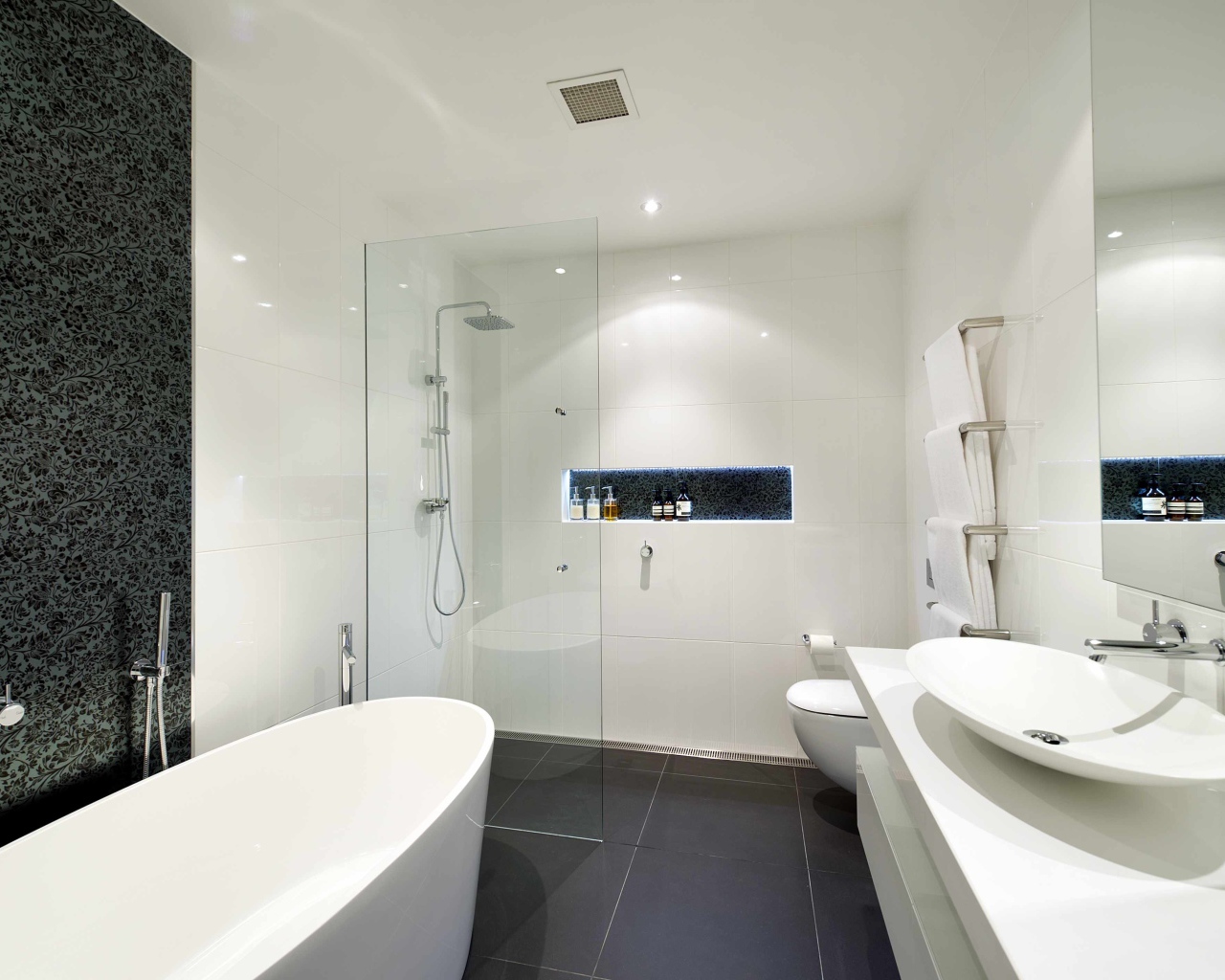 Белоснежный дизайн ванной комнаты