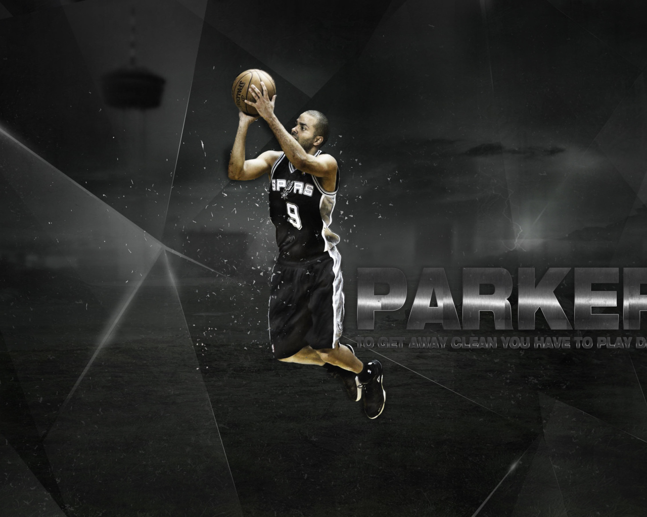Тони Паркер забрасывает мяч в корзину