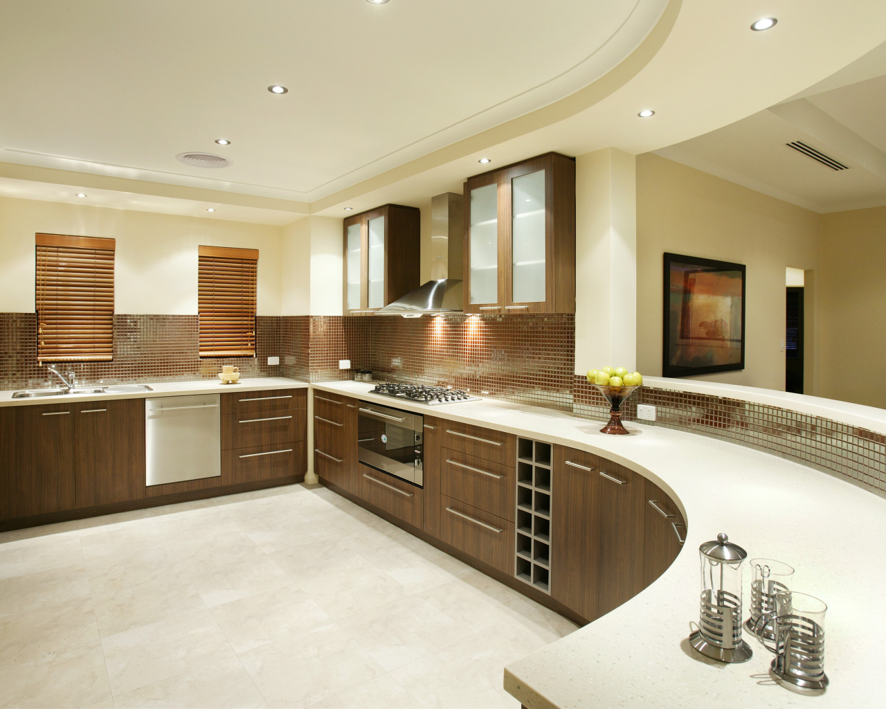 Очень большая кухня