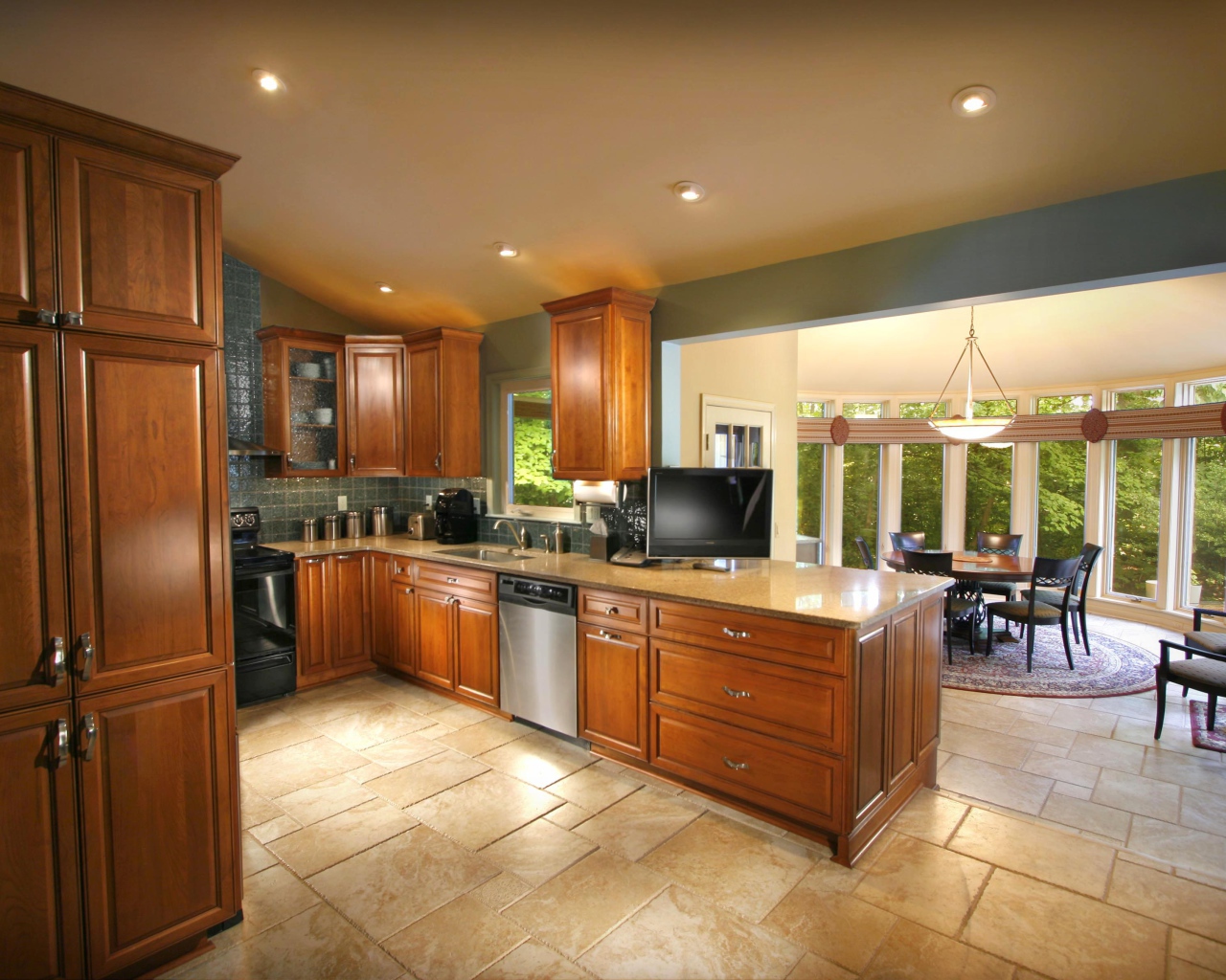 Деревянная мебель для кухни