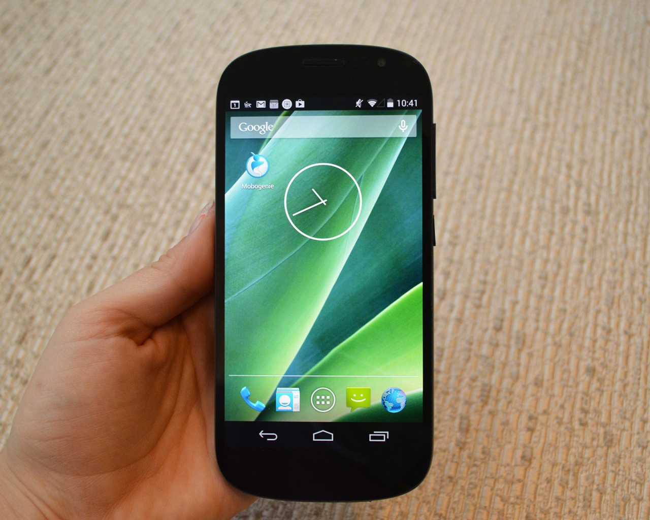 YotaPhone 2 с поиском от Гугл