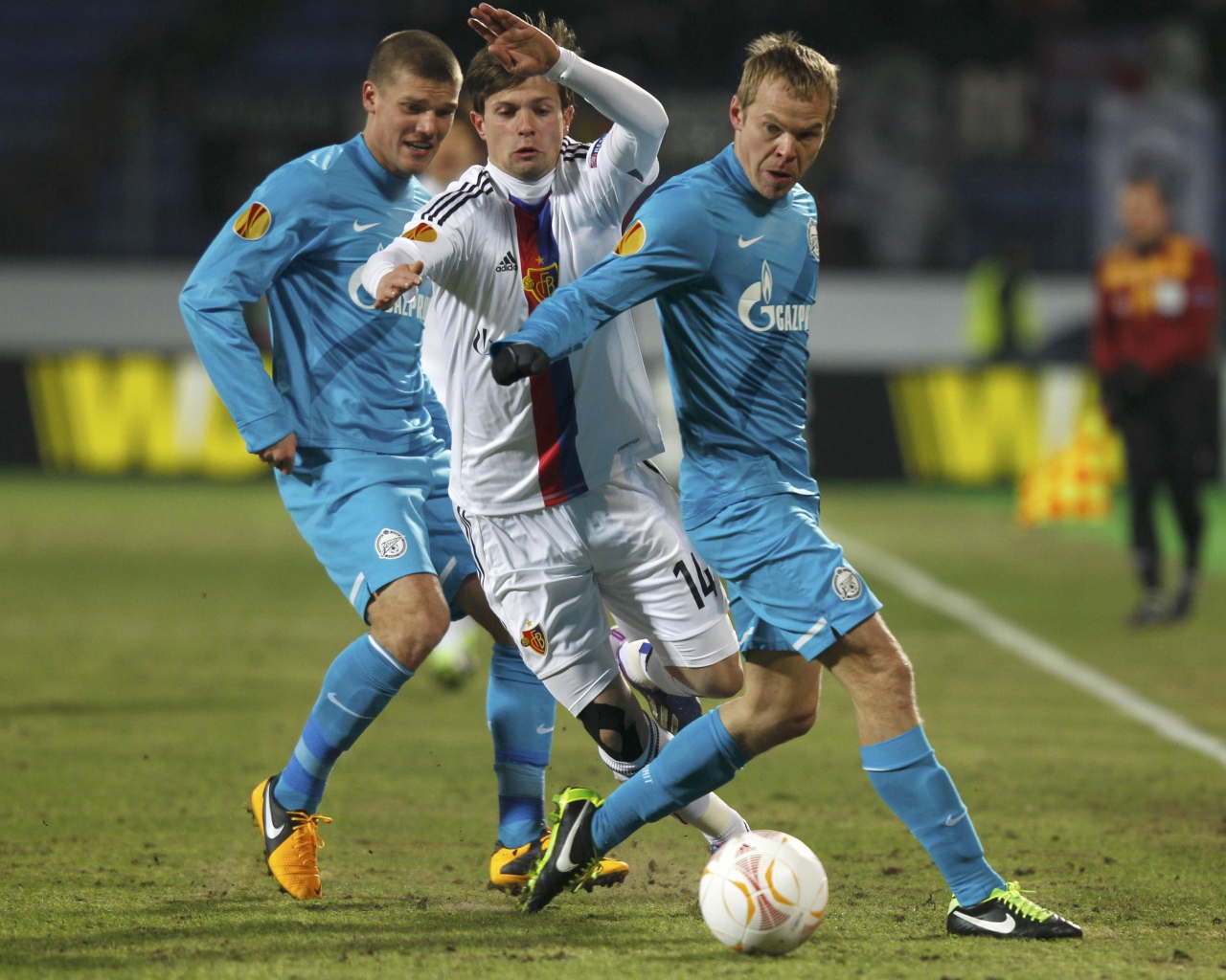 Защитник Зенита Анюков Александр  за работой