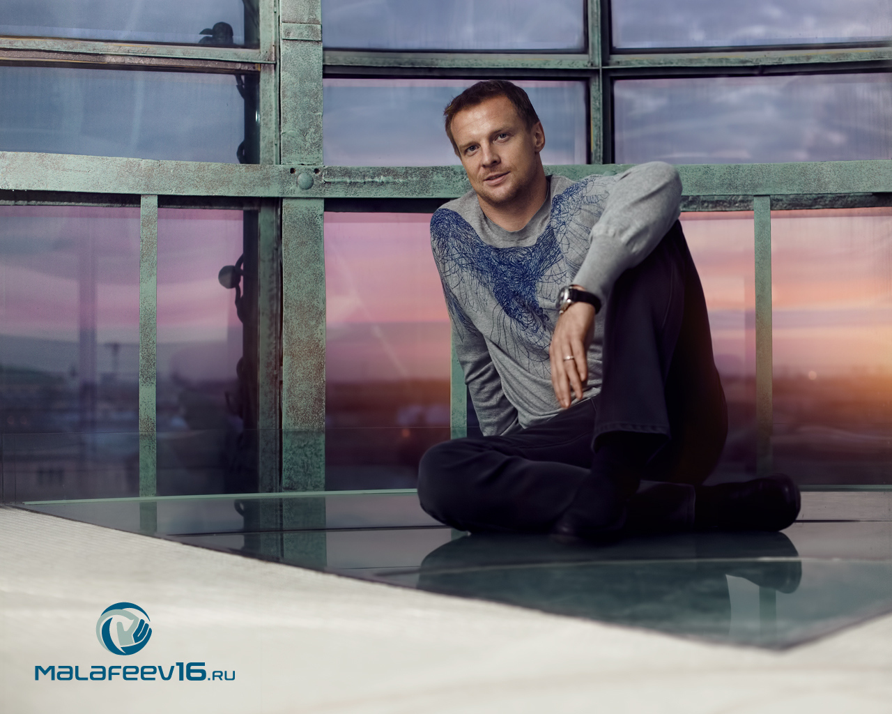 Вратарь Зенита Вячеслав Малафеев в домашней обстановке