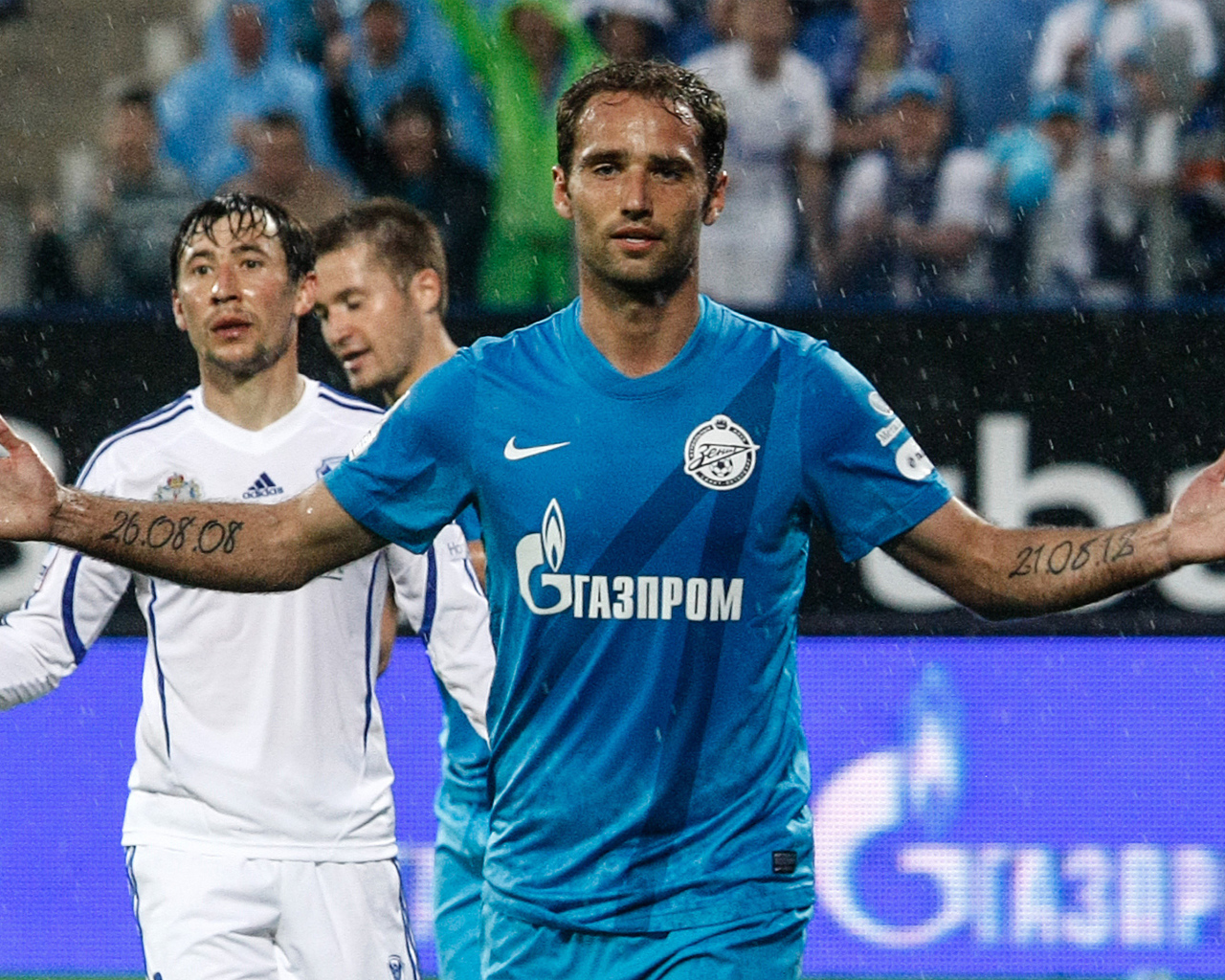 Роман Широков полузащитник Зенита на поле