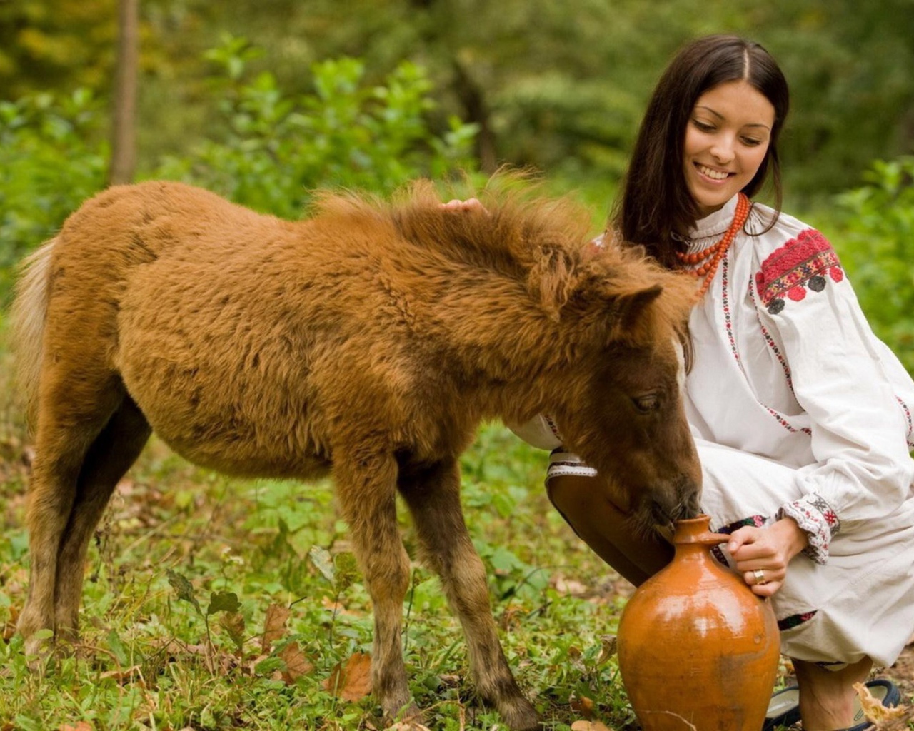 Девушка с кувшином