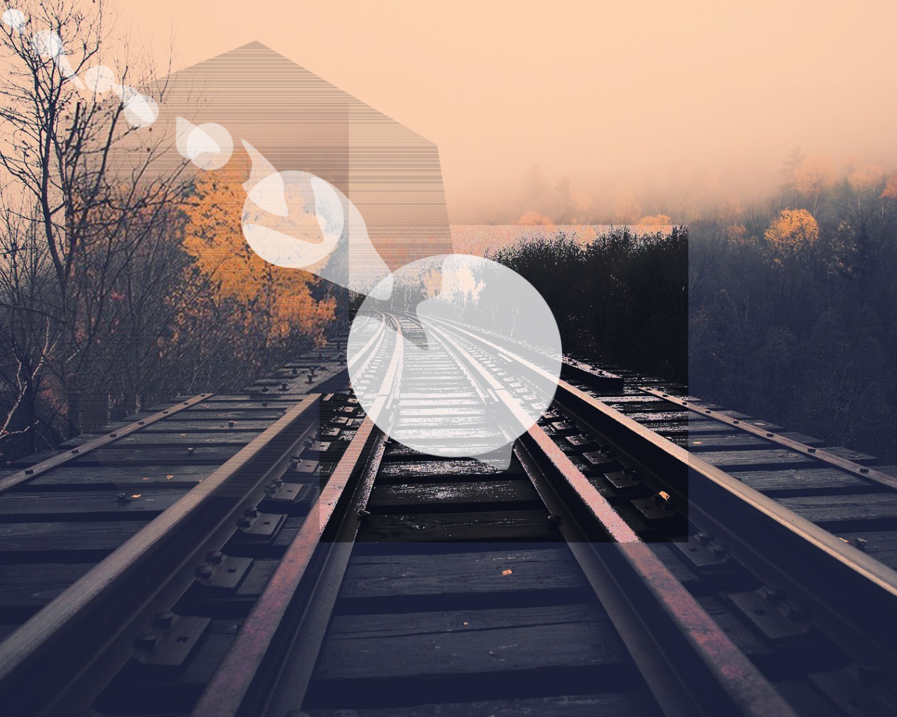 Круги на фоне железной дороги