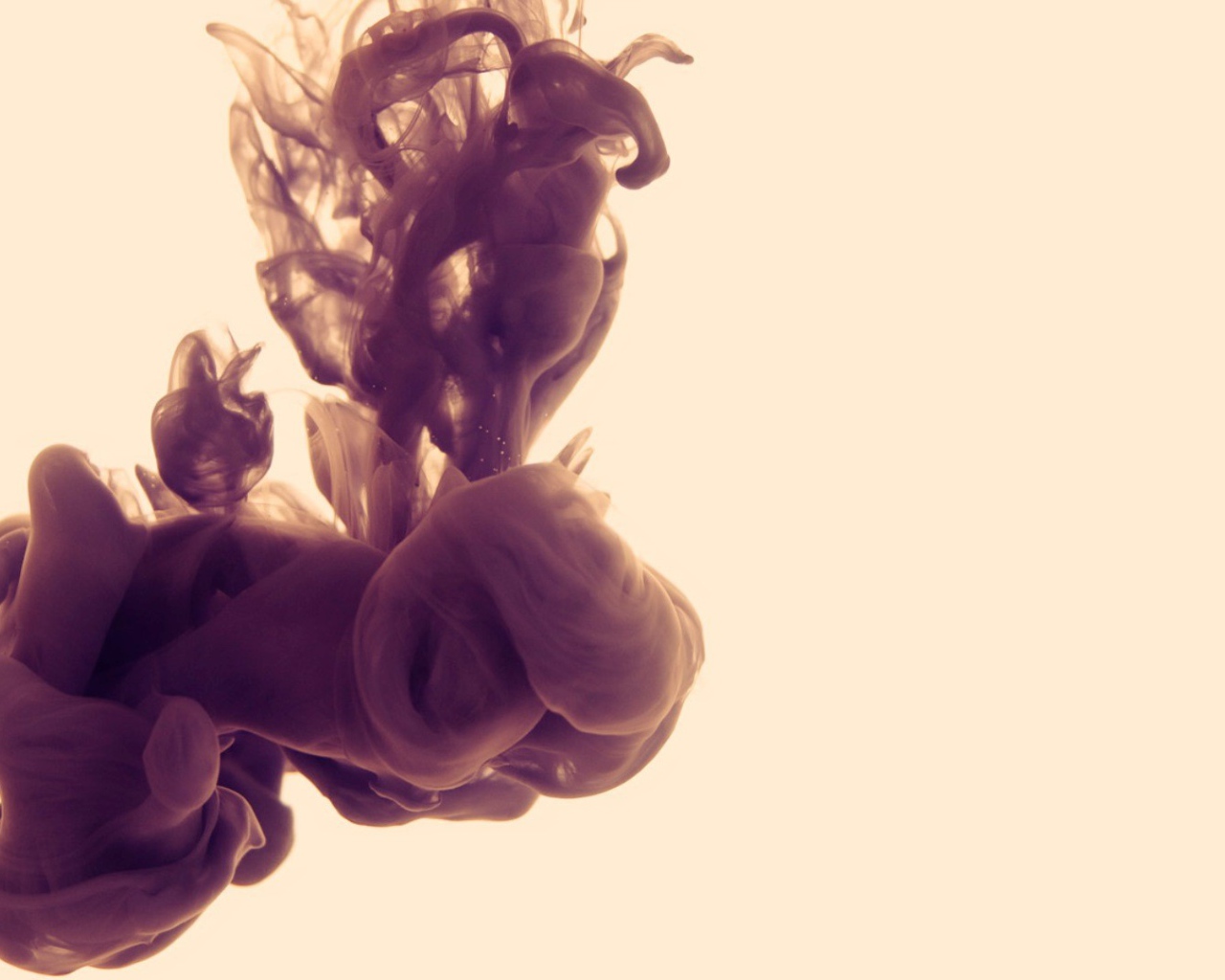 Облако сиреневого дыма