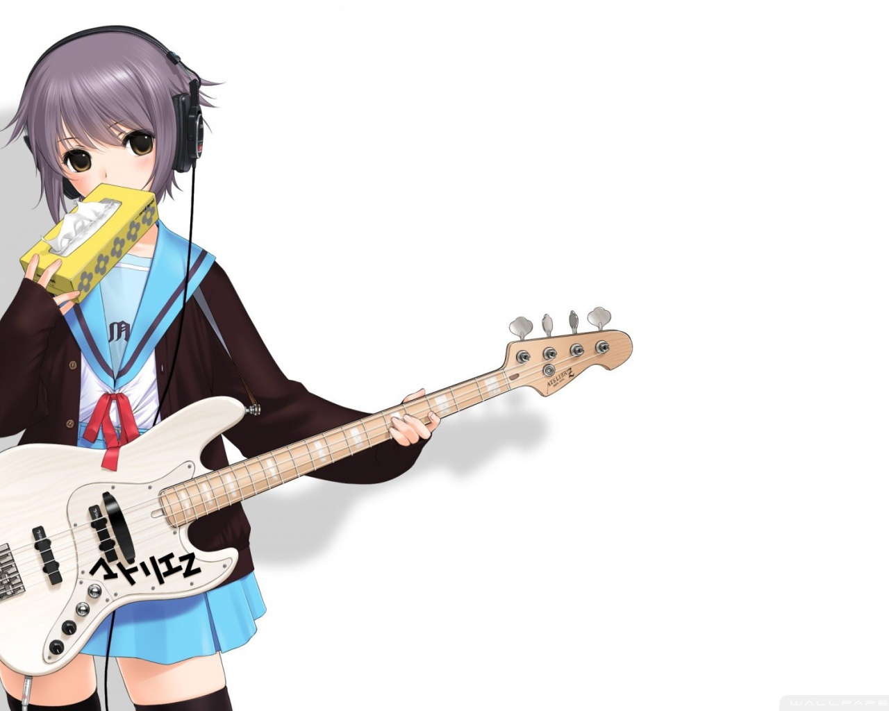 Девушка аниме с гитарой и в наушниках