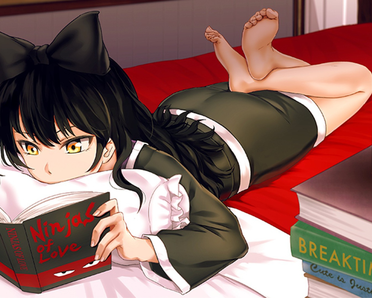 Девушка читает книгу в аниме RWBY